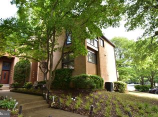 9054 Blarney Stone Dr, Springfield, VA 22152