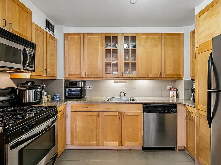 845 2nd Ave #6B — Photo 5