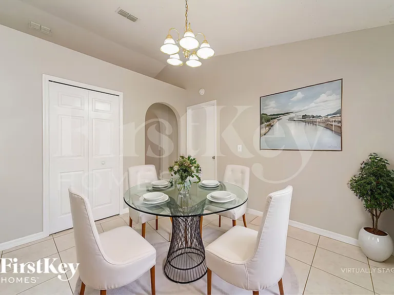 440 Breezeway Dr — Photo 8