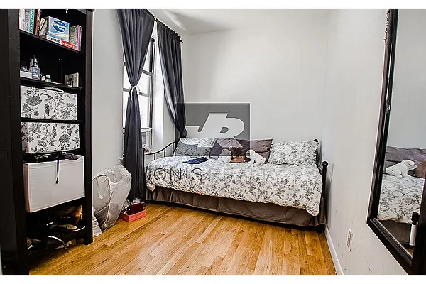 Rented by Jonis Realty | media 21