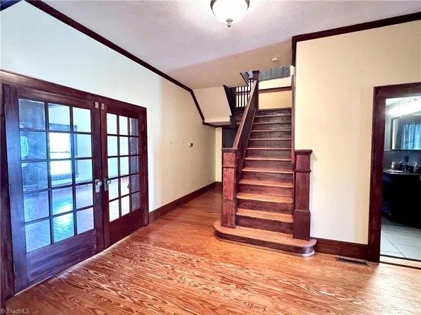 639 Elk Spur St, Elkin, NC 28621