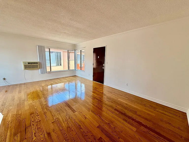 5612 Harold Way — Photo 13