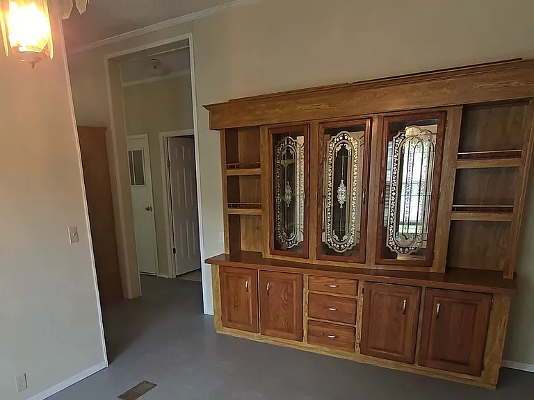 203 Iowa St — Photo 3