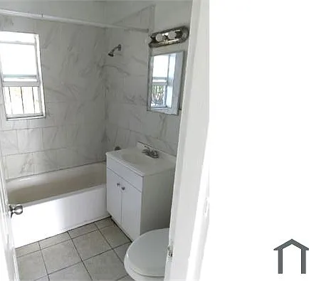 1405 NW 2nd Ct — Photo 4