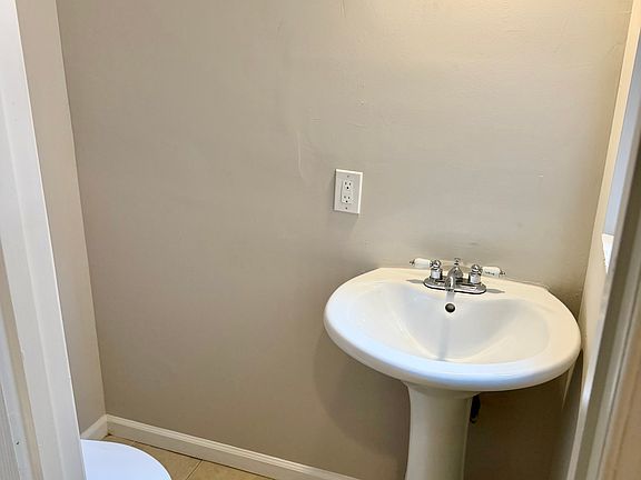 5th image of 421 E Preston St