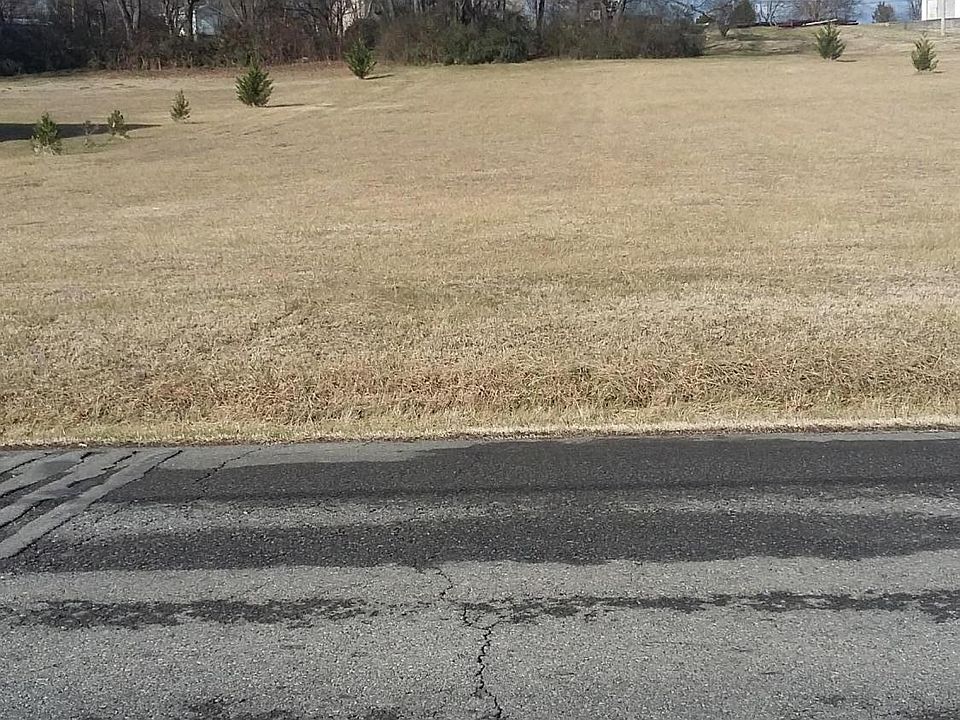 1st image of 4012 NE Acorn Dr