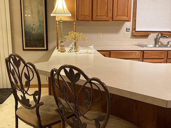 Entry to kitchen from front hall