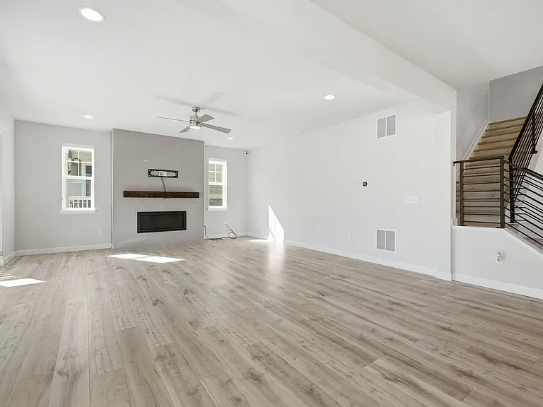 27615 E Geddes Pl — Photo 8