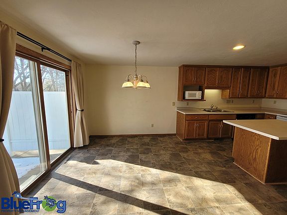 3rd image of 1010 Coggins Ct #1