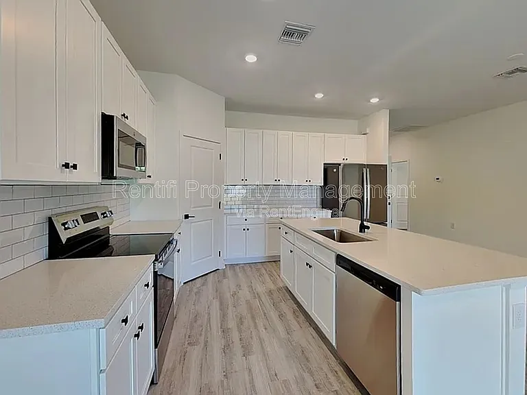 558 Nimitz Blvd — Photo 3