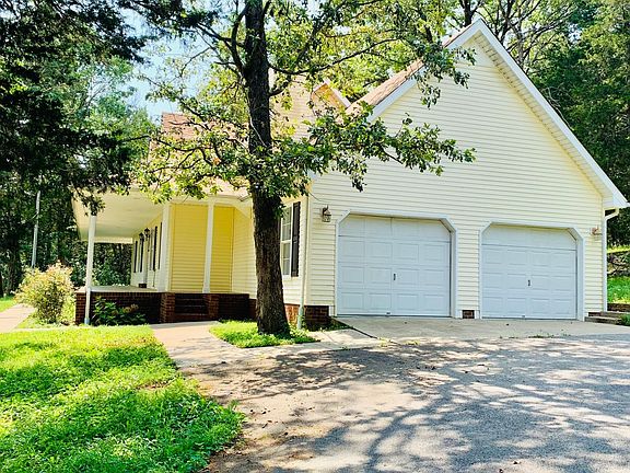 5th image of 110 Villa Dr