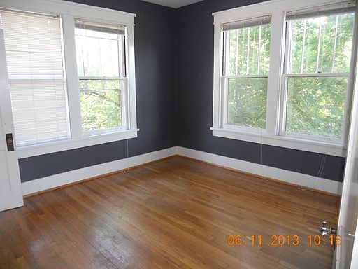 2nd image of 2400 Oakland Ave #B