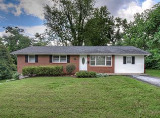 607 Spring Hill Rd, Johnson City, TN 37604