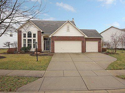 Pending: 10566 Greenway Drive, Fishers, IN 46037