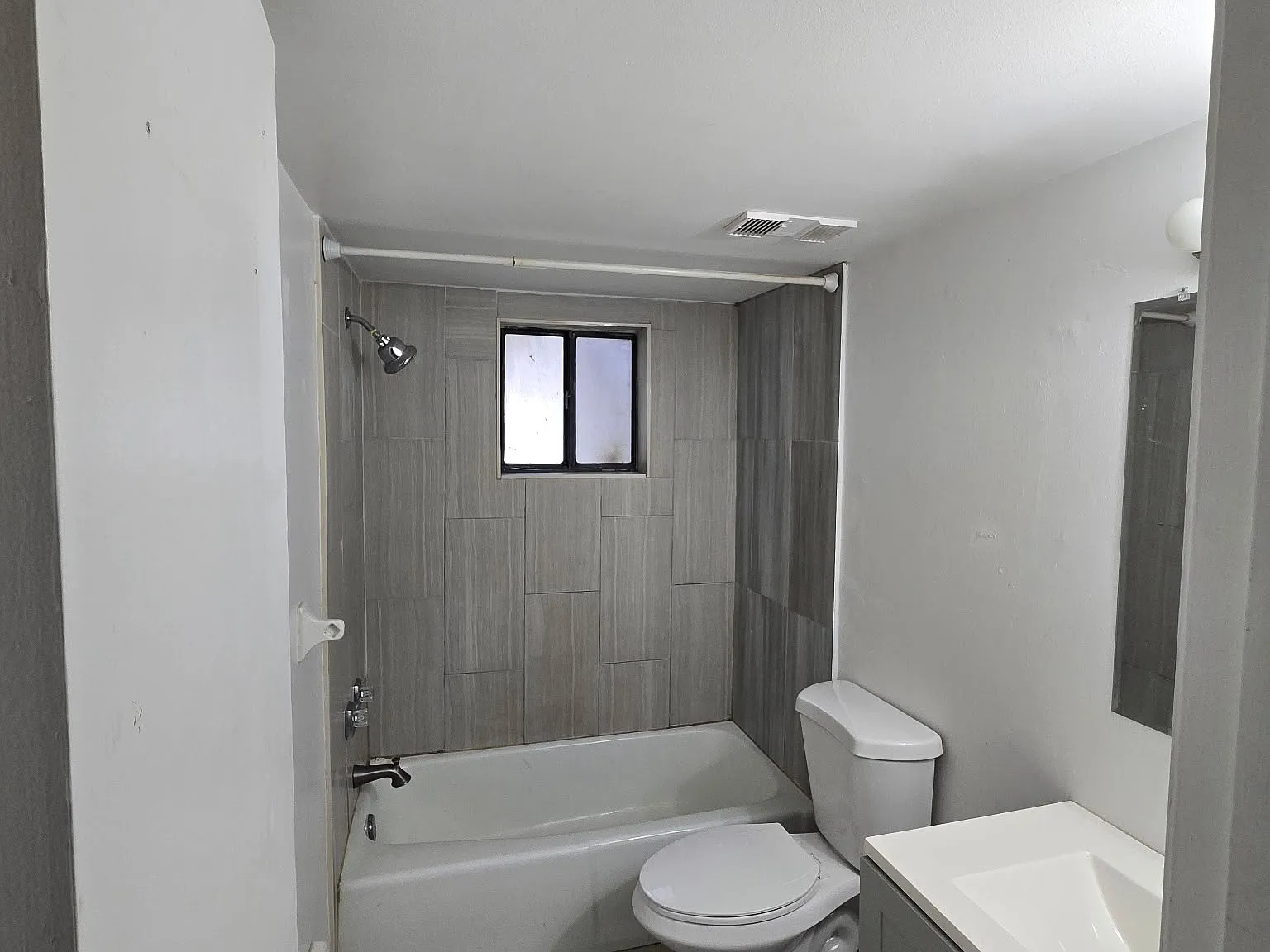 2 bed, 1100 sqft, $1,375 — Photo 4