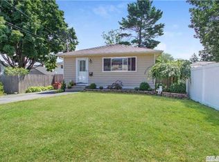 916 Peconic Ave, West Babylon, NY 11704