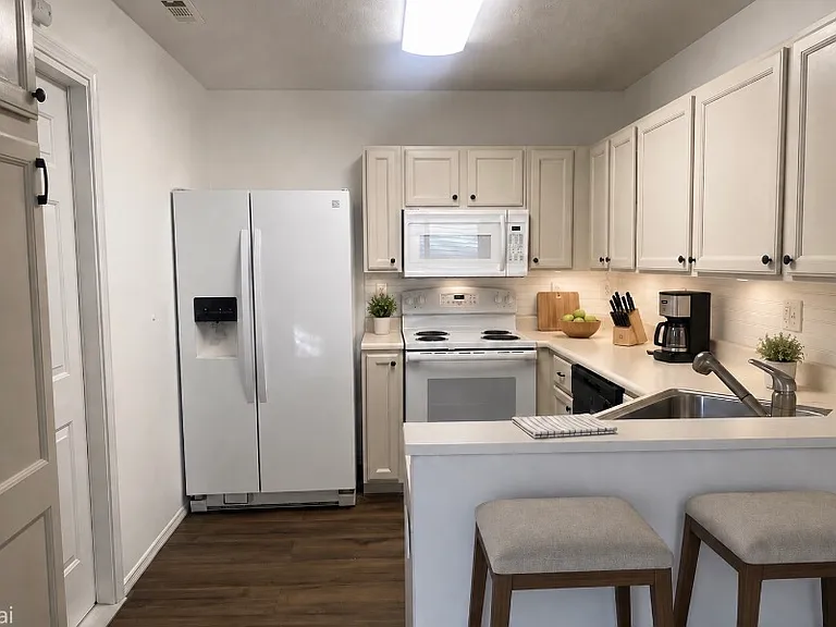 3820 Park Ridge Dr — Photo 4