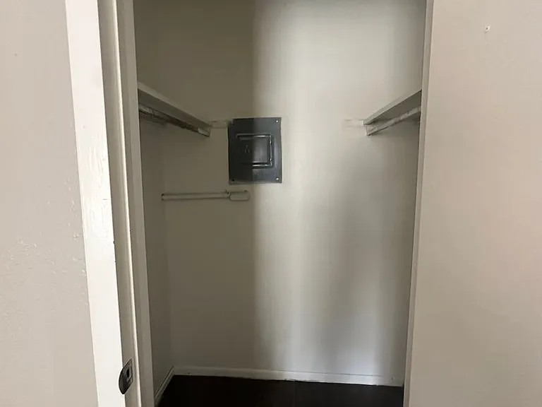 400 Johnson Dr — Photo 10