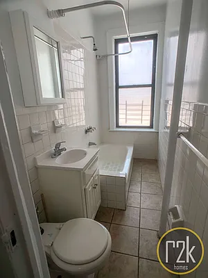 Rented by Realty 2000 Corp | media 11