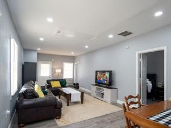 5th image of 105 Hudson Ave #2