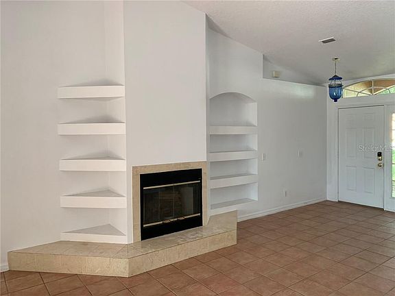 3rd image of 23 Pine Arbor Dr