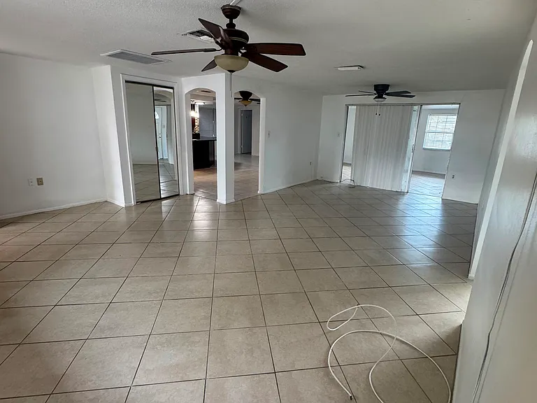 7725 Bloomfield Dr — Photo 2