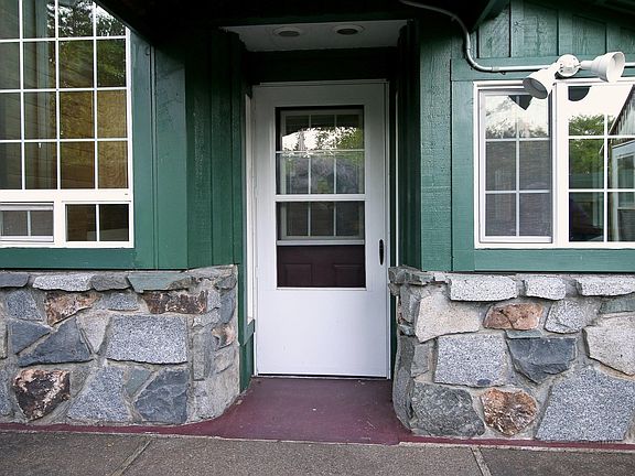 4th image of 1365 SE Virginia Pl