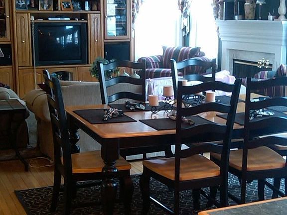 Open floorplan - kitchen/family room