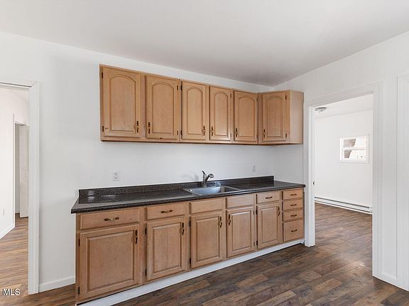4th image of 73 John Street
