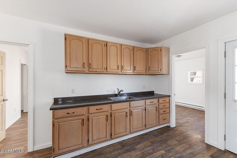 4th image of 73 John Street