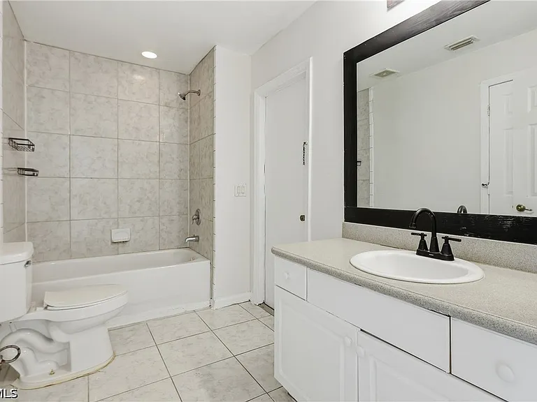 1403 Curtis Ave S — Photo 21