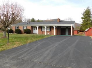 127 Garland Ln, Tazewell, VA 24651