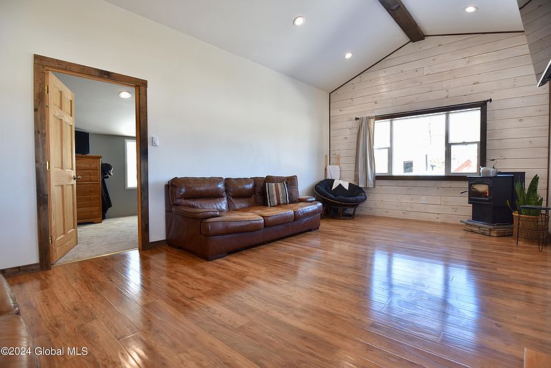 5th image of 293 Fisher Road