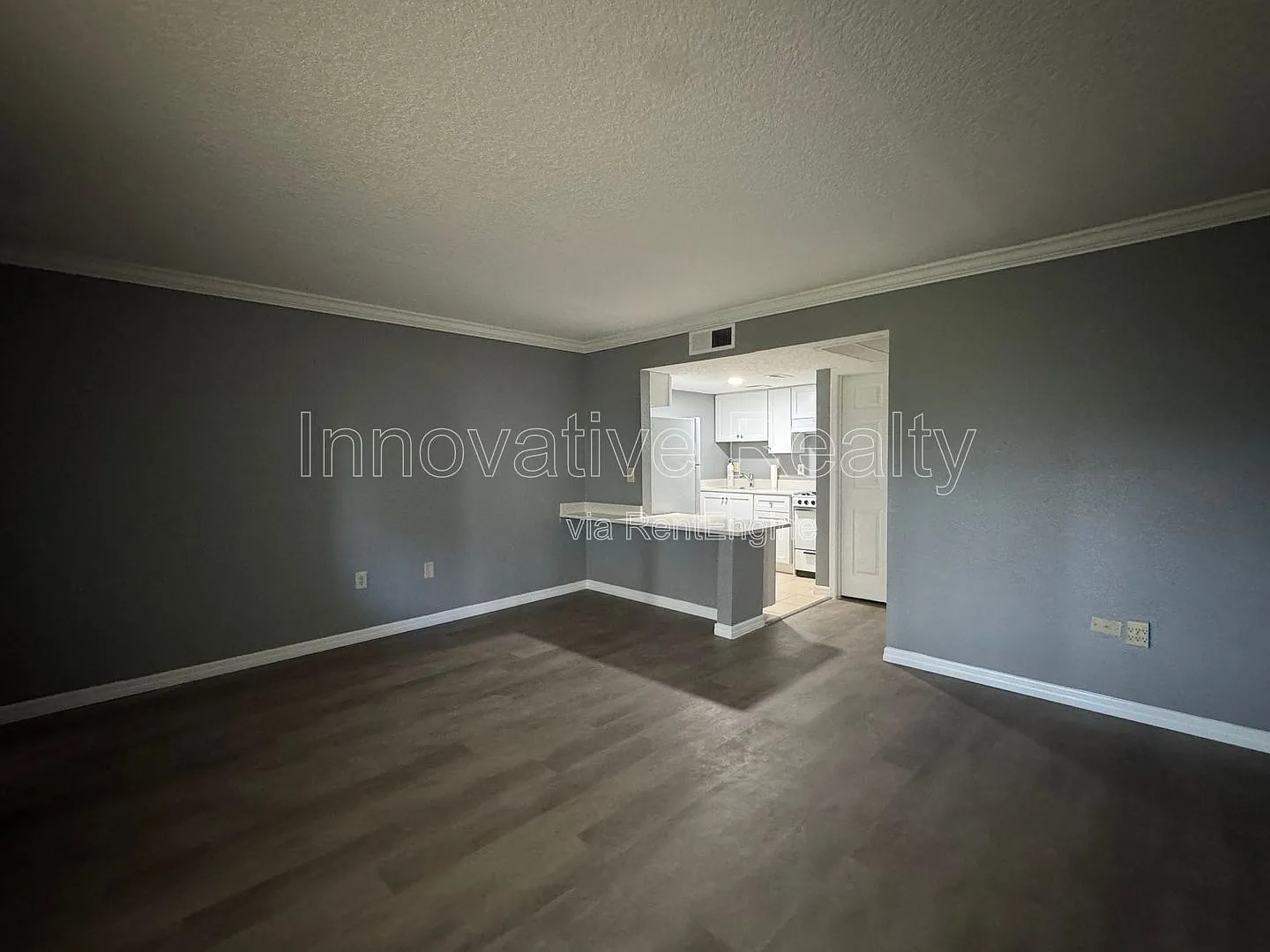 1 bed, 1.0 bath, 496 sqft, $1,095 — Photo 2