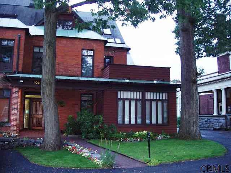 2nd image of 106, Unit 10 SPRING Street
