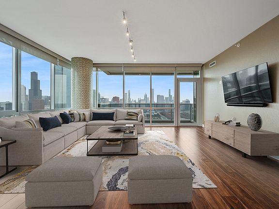 4th image of 1201 S Prairie Ave #4501