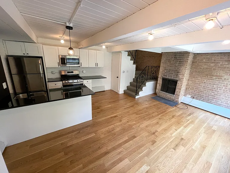 4855 N Hermitage Ave #6 — Photo 1