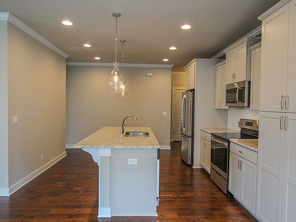4th image of 4462-D Springhill Dr