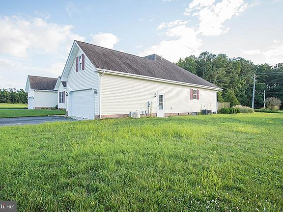 3rd image of 2000 S Old Mill Dr