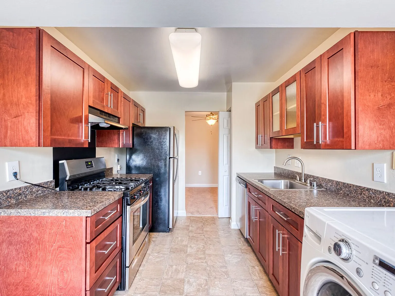 Oakton Park Apartments — Photo 2