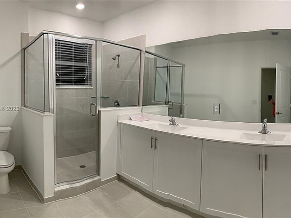 3rd image of 2677 SE 12th St #2677