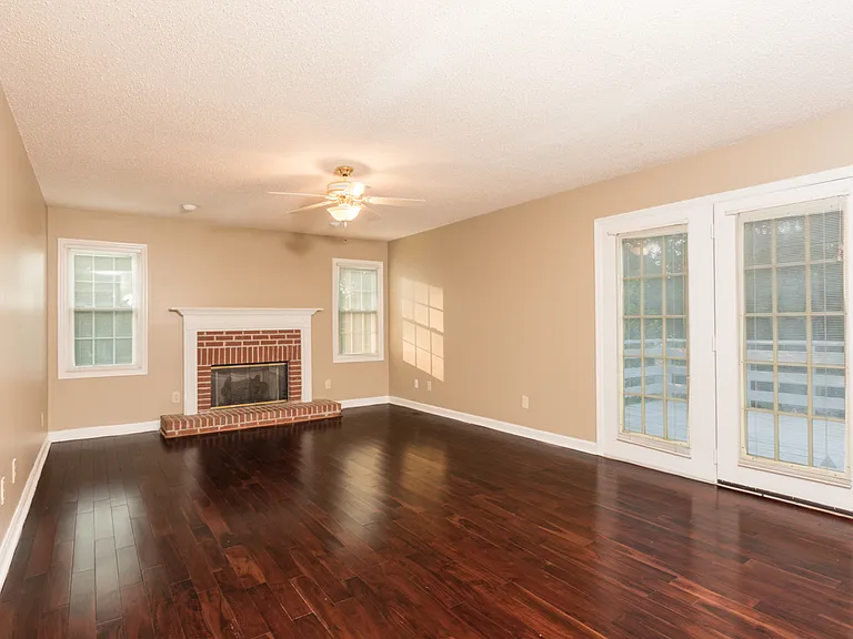 1400 Autumn Ridge Dr — Photo 6
