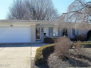 14658 Lakeshore Dr, Sterling Heights, MI 48313