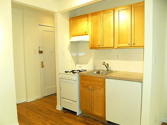 Rented by City Connections Realty | media 20