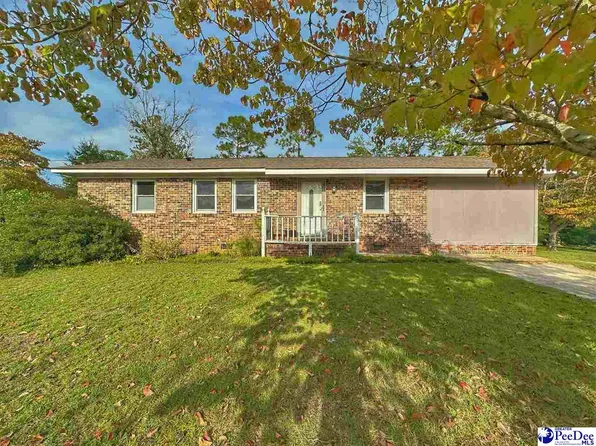 520 E Country Club Rd, Dillon, SC 29536