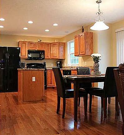 3rd image of 118 Bradford Square Dr