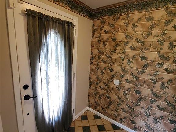 4th image of 1301 Magdalene Ct E