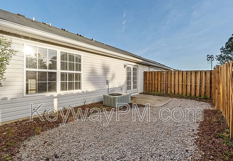 823 Whispering Willow Ct — Photo 21