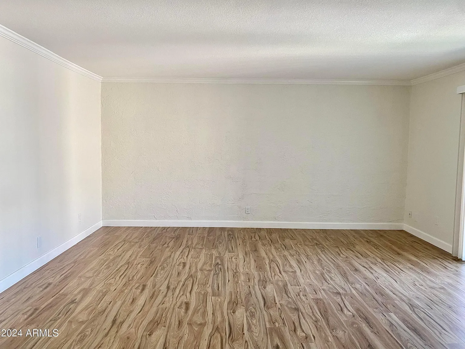 2228 E Campbell Ave — Photo 2