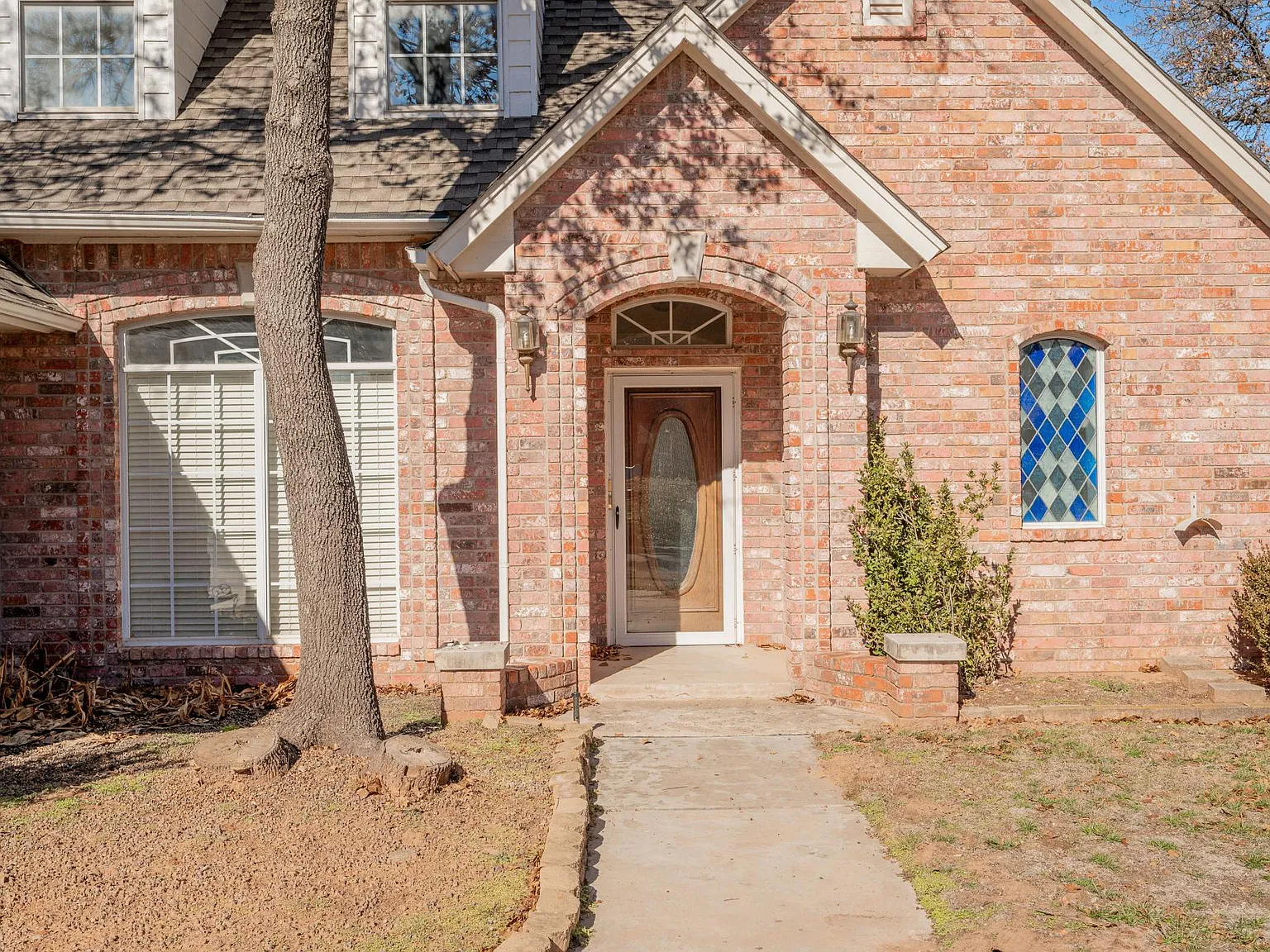 4 bed, 3.5 bath, 2495 sqft, $2,495 — Photo 2